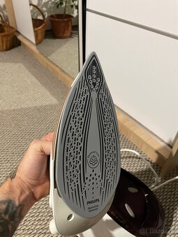 Parní generátor / žehlička Philips GC8962 - 4