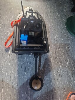 Prodám deeper chirp +2 a zavážecí lodičku. - 4