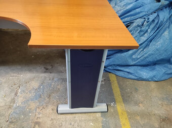 Rohový kancelářský stůl - 4