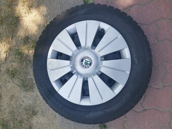 [Škoda] Kompletní plechové disky + zimní pneu a poklice - 4