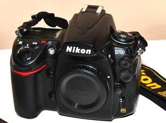 Nikon D700 + příslušenství - 4