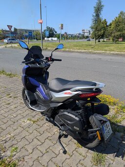 Aprilia SR GT 125 - 4