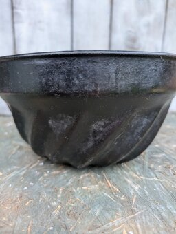 Retro smaltovaná forma na bábovku. - 4