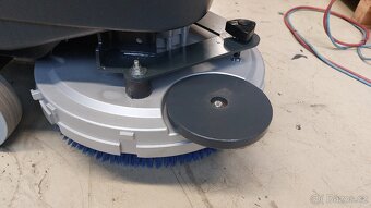 Podlahový mycí stroj Nilfisk BA 451 - 4