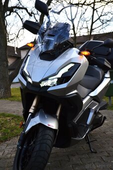 Prodám skútr Honda ADV-350, 129.900,-Kč - 4