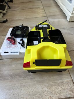 NOVÁ Zavážecí loďka na ryby s GPS,10000mAh - 4