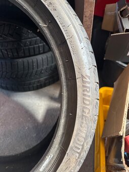 225/40R19 - 4