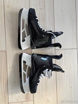 Hokejové brusle Bauer HyperLite 2 - 4