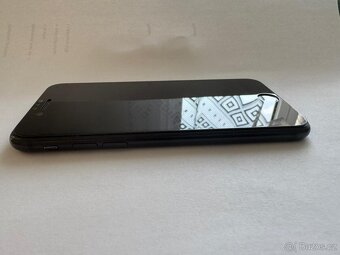 iPhone 7 32 GB černý - 4