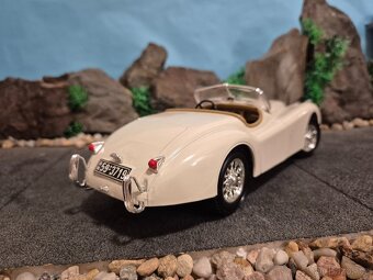 Prodám model 1:18 Jaguar XK 120 - 4