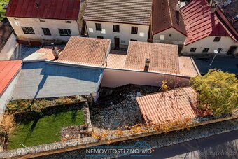 Prodej domu se 3 apartmány, útulným dvorkem, a na skvělé adr - 4