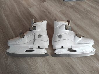 Prodám dívčí brusle vel. 33-36 - 4