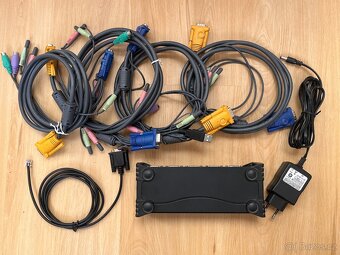 Přepínač HP 1x4 USB/PS2 KVM pro 4 PC - 4