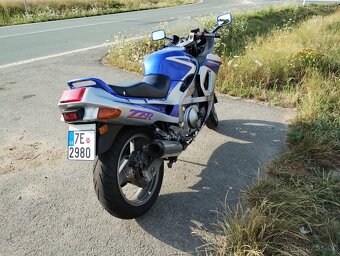Kawasaki ZZR500 - 4