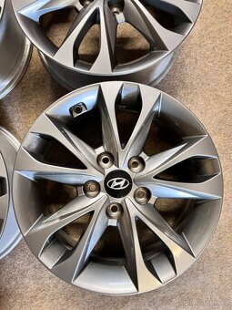 5x114,3 R16 originál alu disky Hyundai - ET 48 - 4