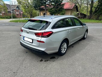 Hyundai i30 Combi 1.6CRDI automat servisováno nová stk - 4