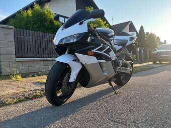 Honda CBR 1000RR 2004 - 4