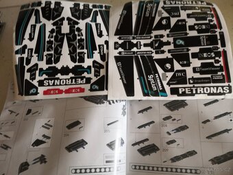 Stavebnice F1 Mercedes W14 - 4