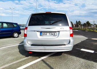 Chrysler Town & Country 3.6 V6 2012 Luxusní rodinný minivan - 4