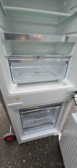Vestavná lednice Bosch KIS86AF30 – perfektní stav - 4
