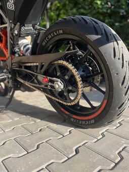 Prodám KTM Duke 125 – ročník 2021 – TOP STAV - 4