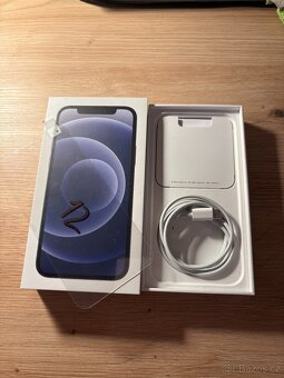 IPhone 12 64GB černý - 4