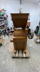 Kamenný šrotovník Wichterle Kovařík Prostějov - 4