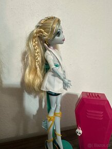 Lagoona blue Science lab Monster high - 4