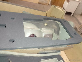 Ford Sierra těsnění pod zadní světla - 4