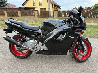 Honda CBR 600F - 4