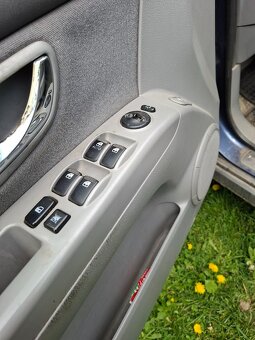 KIA Sorento 2,5 CRDi, 103, kW, rok výroby 2006 - 4