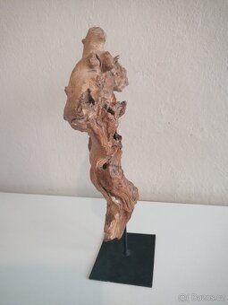 Teakové dřevo na kovovém stojánku - 4