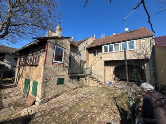 Prodám většinový podíl, 2 byty, 3307m2 - 4