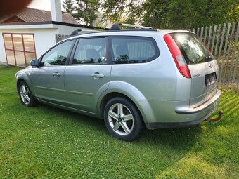 Ford Focus Kombi 1.6i benzín - 4