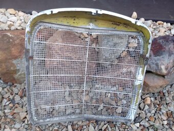 Chromovaná maska, mřížka, gril Mercedes Benz 110. - 4