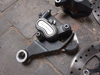 Brzdové třmeny a kotouče Harley Breakout Fxsb 2015 - 4