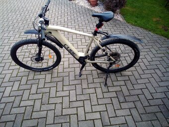 Prodám horské elektrokolo CUBE HYBRID - 4