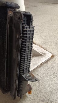 Volvo 850 2,5 TDI 103 kW chladič - 4