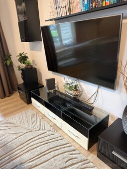 Černobílá obývací stěna - 4