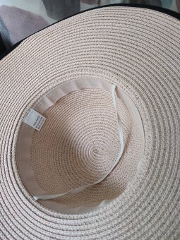 Krásný nový klobouk béžový - 4
