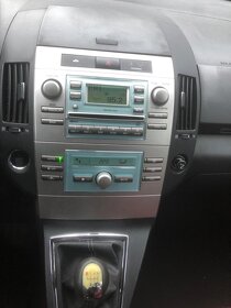 TOYOTA COROLLA verso 2,2 D-CAT 130kw Náhradní díly - 4