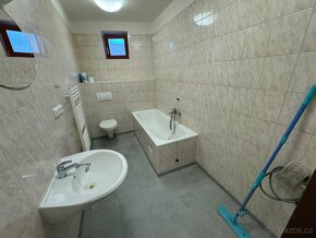 Prostor k bydlení (4C) s terasou v centru Jablonce - 4
