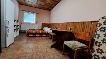 Pronájem RD 4+1 o 130 m2, s travnatým dvorem a posezením, Uh - 4