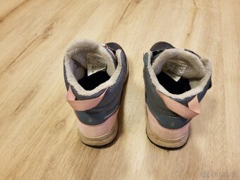 Prodám dívčí zimní boty Quechua vel. 33 - 4