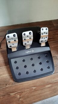 Volant (s pedály) + řadící páka - 4