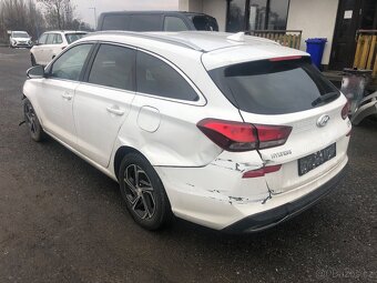 Hyundai I30 combi 1.5i facelift   KAMERA   POJÍZDNÉ - 4