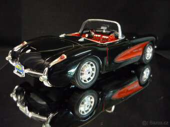 Chevrolet Corvette 1957 černočervený Bburago 1/18 - 4