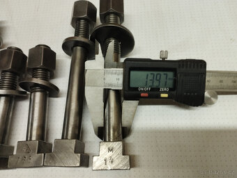 T matice se šrouby - 6 kusů - 4