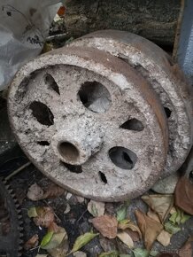 2 litinová kola pro rudík, stabilní motor, důlní vozík aj. - 4