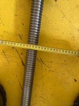 Kuličkový šroub s matkou D40 stoupání 8mm prac. délka 120cm - 4